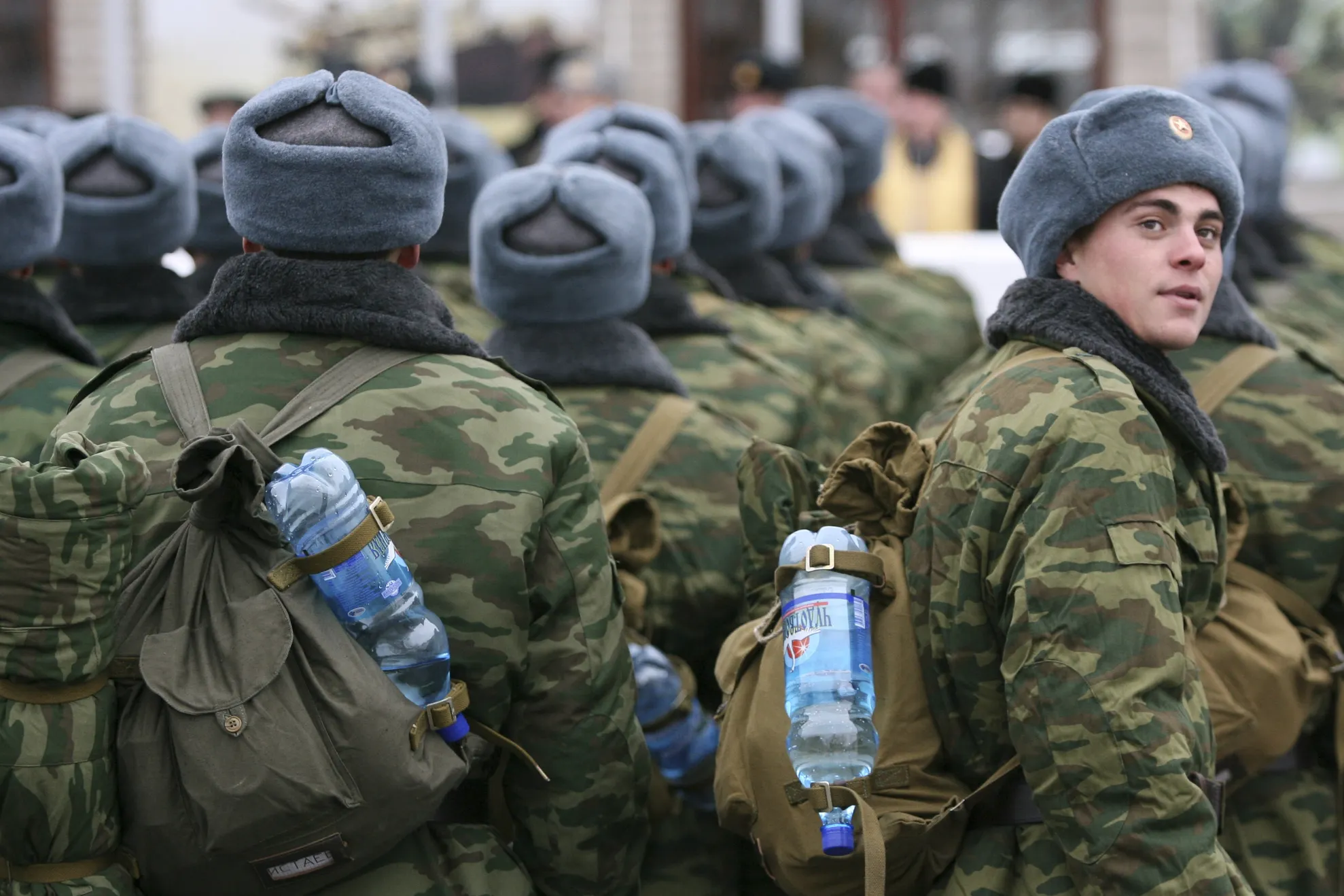 NATO: Rusia a mobilizat 15.000 de soldaţi la graniţa cu Ucraina