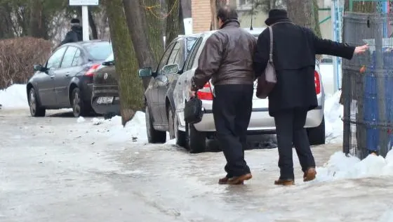 Val de frig peste România, ninsori şi polei. Ce recomandă medicii, ca să nu ne îmbolnăvim