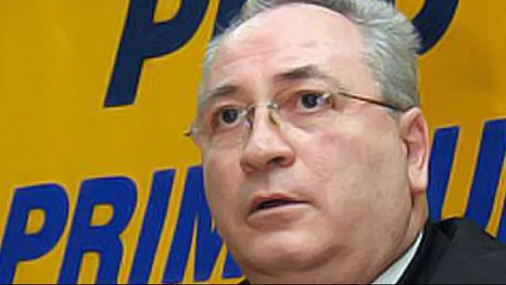 PNL votează declarația pentru demisia lui Băsescu, dar cere și demisia lui Ponta