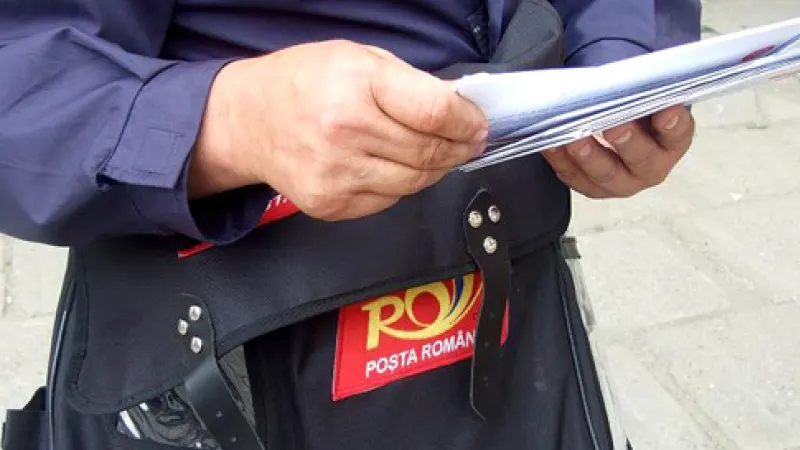 Poștașul dispare din joburile de la Poșta Română. Cine mai aduce plicurile acasă? Foto/Arhivă