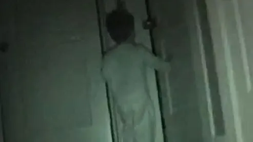 Și-au filmat NOAPTEA băiețelul de doi ani. Au fost UIMIȚI când au văzut ce făcea