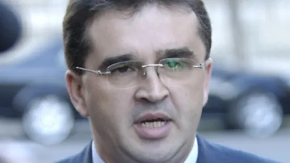 Oprişan face apel la Ministerul Public ca aleşii să nu mai fie plimbaţi în cătuşe la televizor