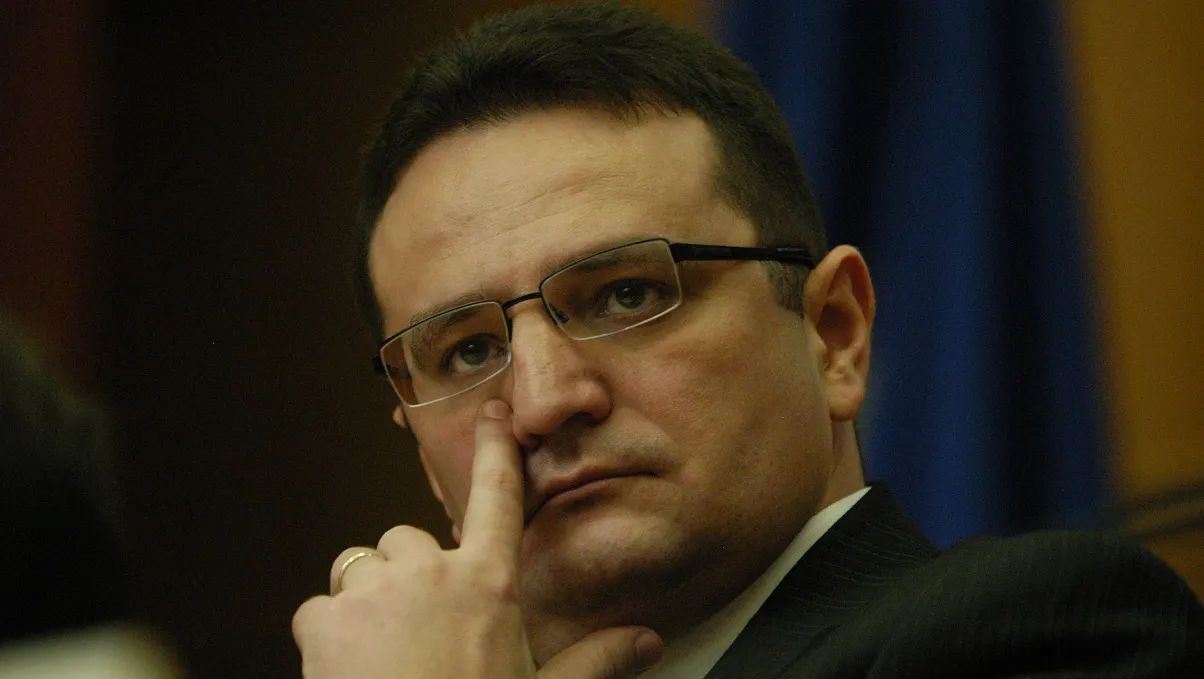 George Maior: SRI trebuie să stea deoparte de mizele politice