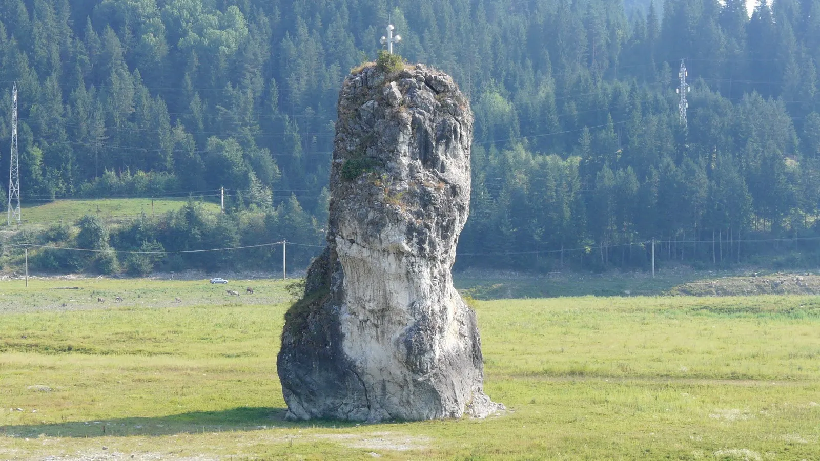 Misterul stâncii din România, care se mişcă singură noaptea. Fenomen bizar sau iluzie optică?