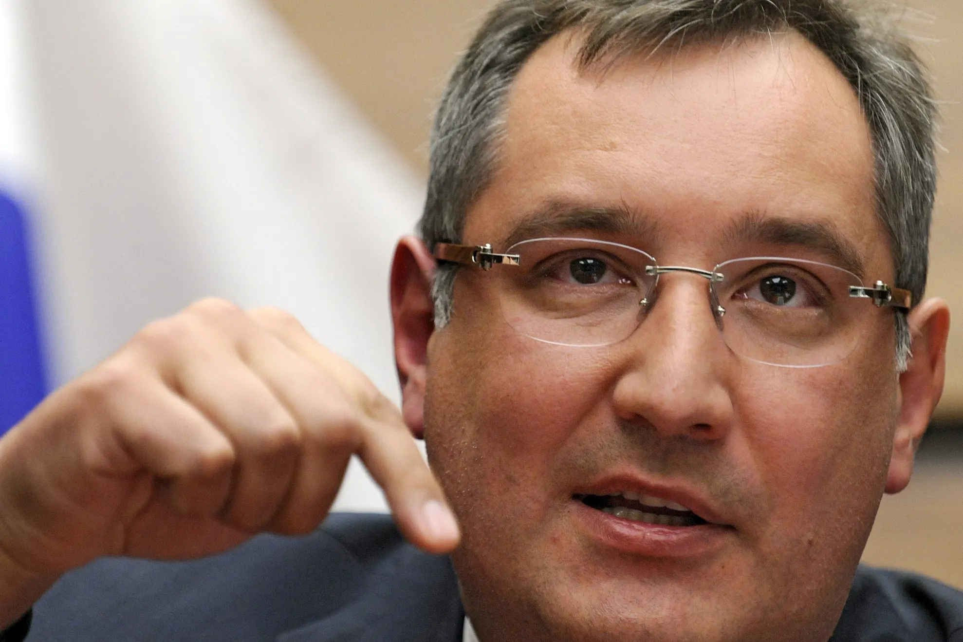 Avionul lui Dmitri Rogozin, deviat prin România pentru a ajunge în Republica Moldova 