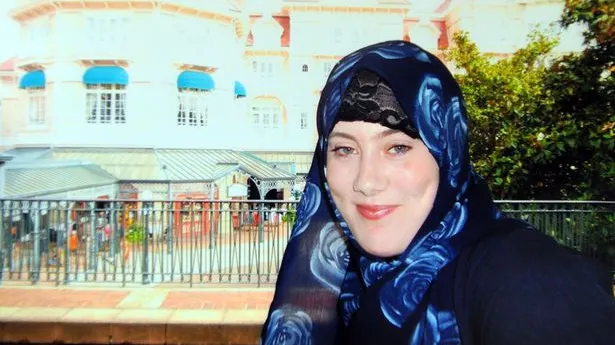 VĂDUVA ALBĂ, cea mai PERICULOASĂ britanică: în conducerea STATULUI ISLAMIC,antrenează femei kamikaze
