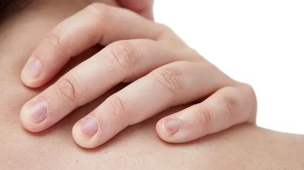 Acest tratament banal face minuni. Vindecă spondiloza cervicală în 5 zile