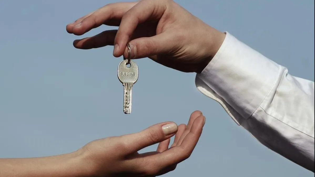 Piaţa imobiliară îşi revine din BLOCAJ. TOP JUDEŢE cu cele mai multe VÂNZĂRI de case şi terenuri