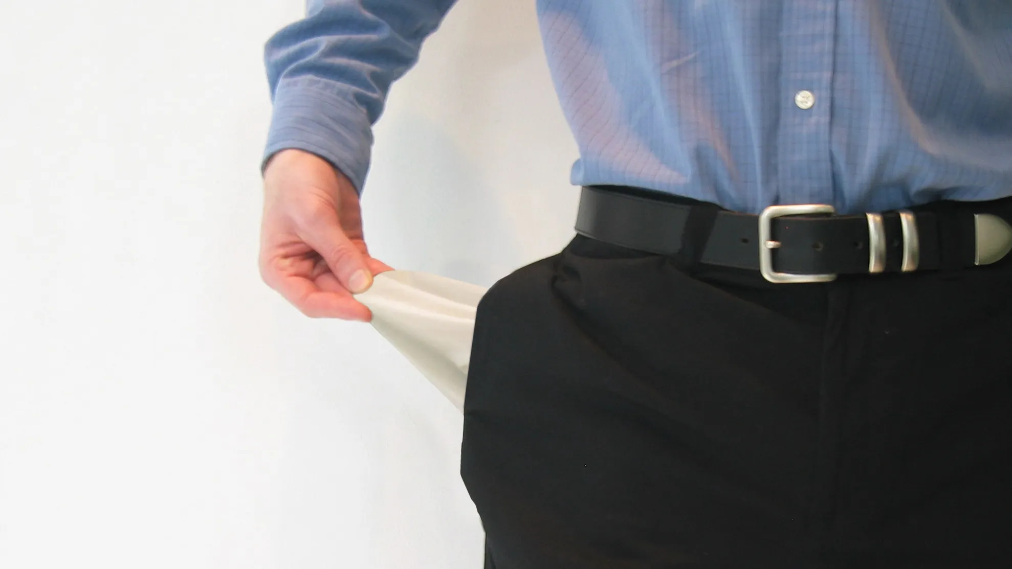 Dovada că NIVELUL DE TRAI al românilor SCADE, deşi SALARIUL minim a tot crescut