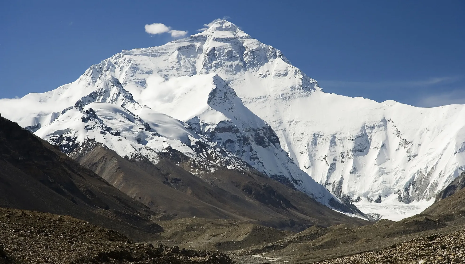 Descoperire INCREDIBILĂ pe Everest. Nimeni nu se aştepta la aşa ceva