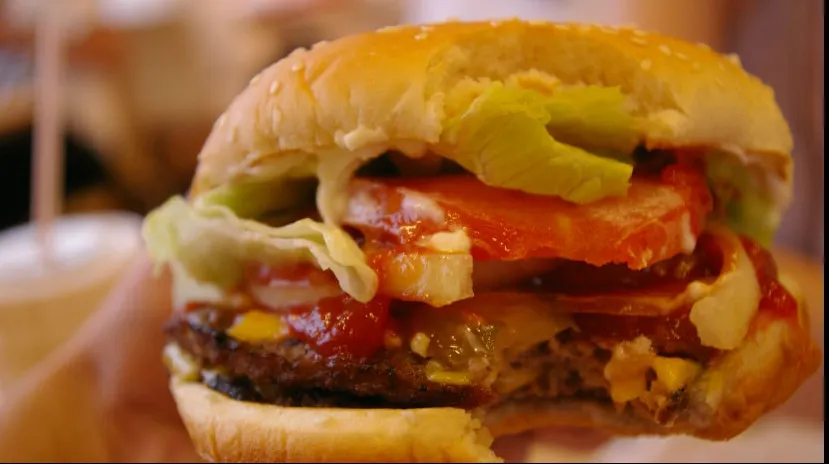Cât timp trebuie să petreci la sală pentru a arde caloriile mâncărurilor de tip fast food