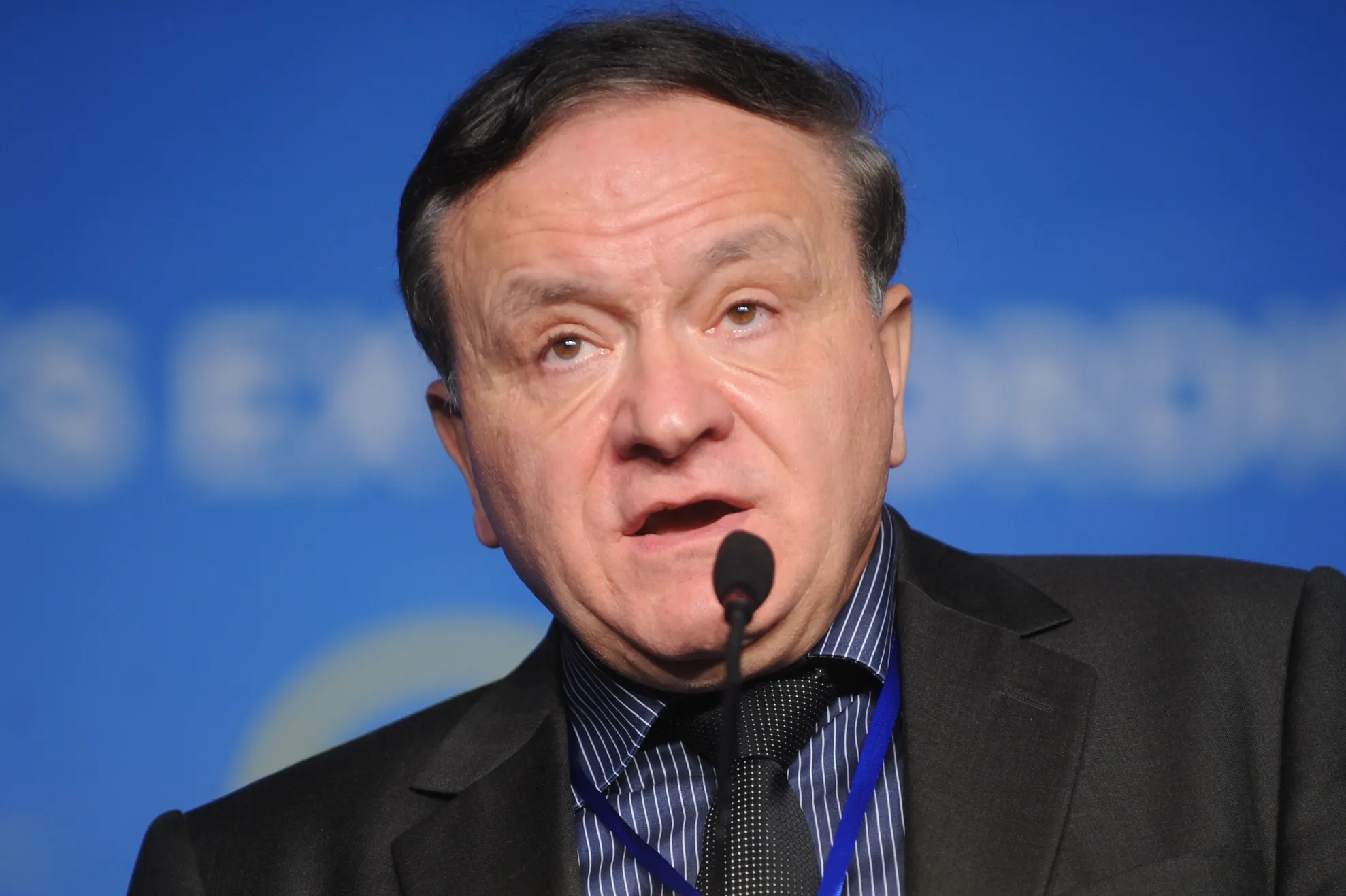 Preşedintele CJ Braşov, Aristotel Căncescu, arestat pentru corupţie, suspendat din funcţie