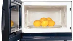 Ce se întâmplă dacă bagi o lămâie în cuptorul cu microunde?