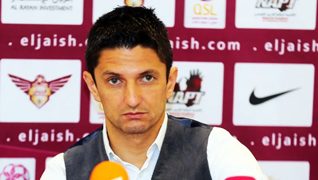 Incident la conferinţa lui Lucescu. "E acelaşi lucru dacă te lovesc cu o piatră sau ..."