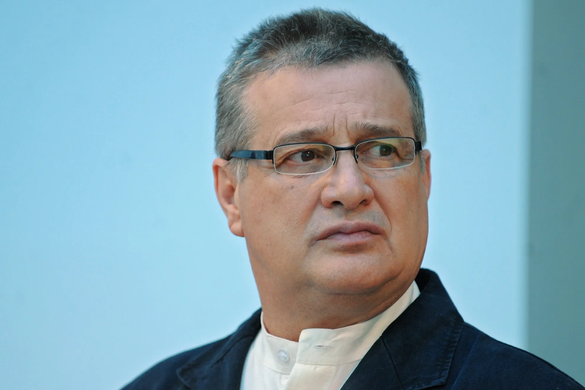 Mircea Dinescu: Nu am niciun chef să sufăr alături de Bolojan!