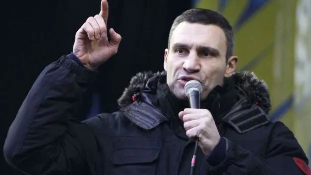 CRIZA DIN UCRAINA. Liderii opoziţiei NU au acceptat propunerea lui Ianukovici de a conduce Guvernul