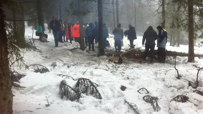 EROUL DIN MUNŢI care I-A SALVAT PE MEDICI, DUPĂ TRAGEDIA AVIATICĂ: "Mi-am dat jos maieul SĂ FAC FOC"