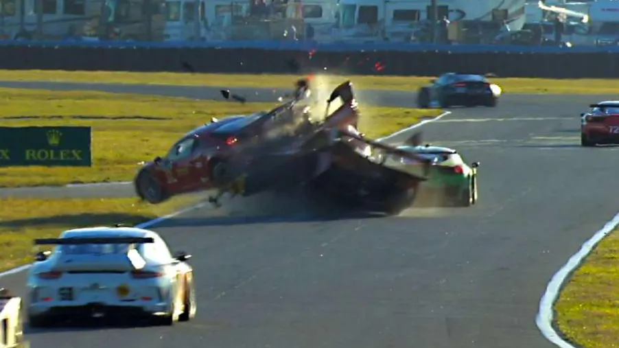 Impact NIMICITOR la peste 200 km/h. IMAGINI INCREDIBILE