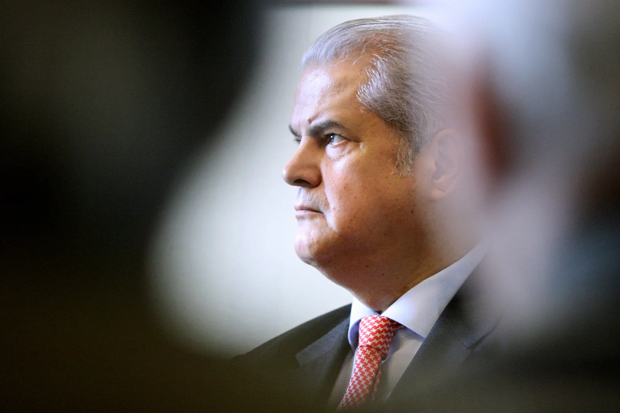 NĂSTASE CONDAMNAT Baroul Bucureşti decide dacă fostul premier mai poate profesa avocatura