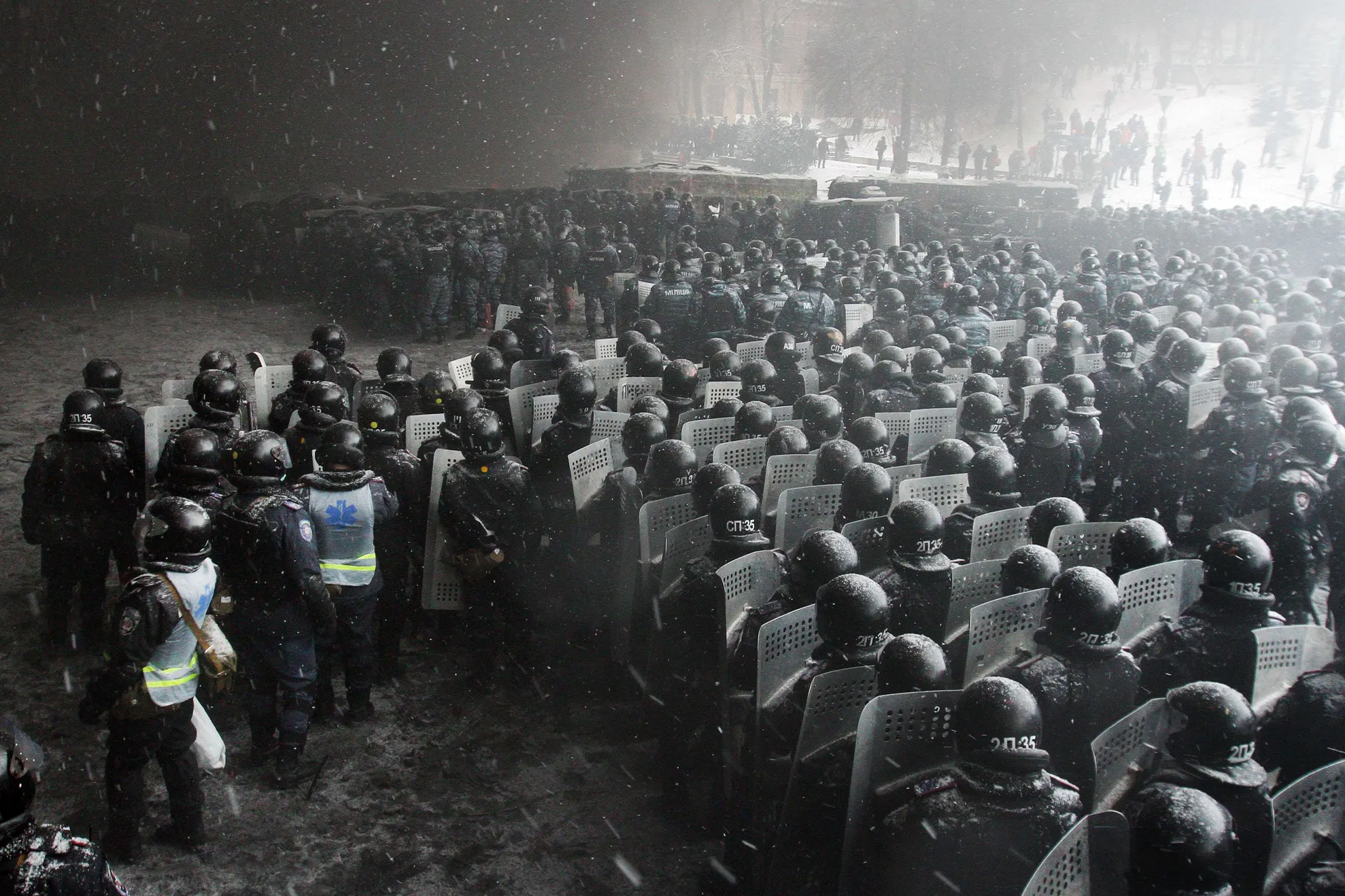 PROTESTE UCRAINA. Revolta se extinde: Kiev, Liov, Cernăuţi. Ianukovici face concesii minime - LIVE 