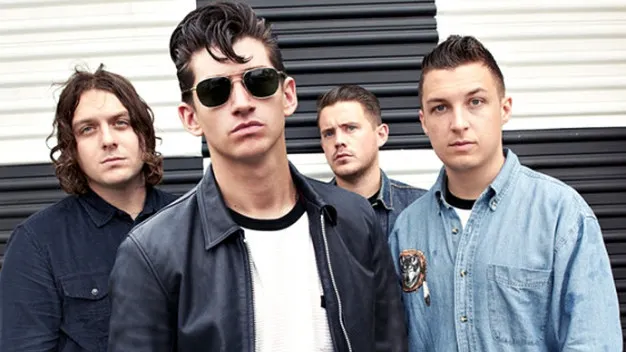 Arctic Monkeys, trupa cu cele mai multe difuzări online în 2013. Cum arată TOPUL