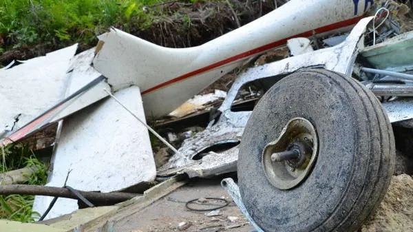 AVION PRĂBUŞIT. VICTIMELE, prinse ÎNTRE FIARE. Echipele de INTERVENŢIE, însoţite de LOCALNICI 