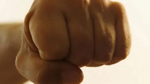 Român, AGRESAT de doi POLIŢIŞTI, în Elveţia. Ce pedeapsă au primit agenţii