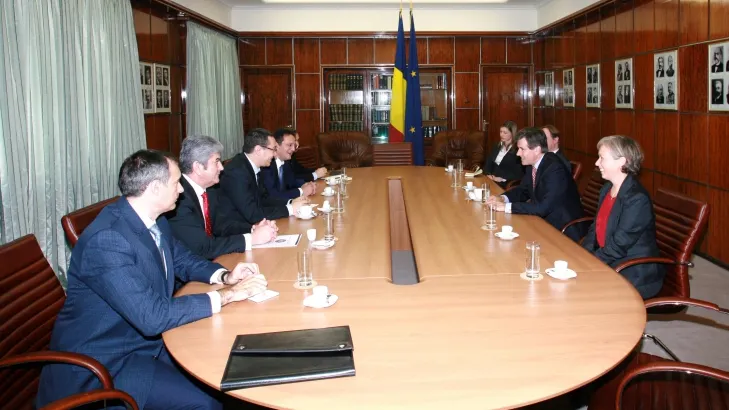 VICTOR PONTA s-a întâlnit cu ŞEFUL MI-6
