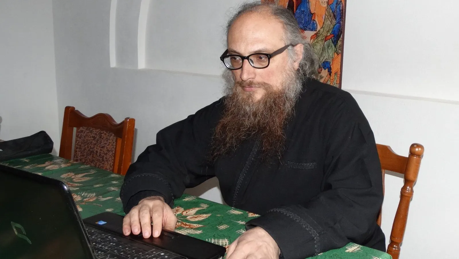 CĂLUGĂRUL-BLOGGER: "Dacă Sf. Petru ar fi trăit şi-ar fi publicat epistolele pe Internet!"
