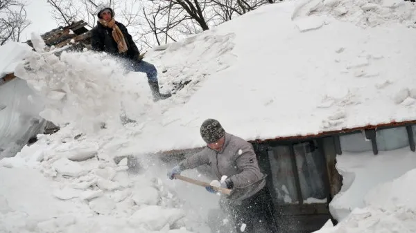 Trei copii din Călăraşi, salvaţi cu elicopterul din IADUL ALB