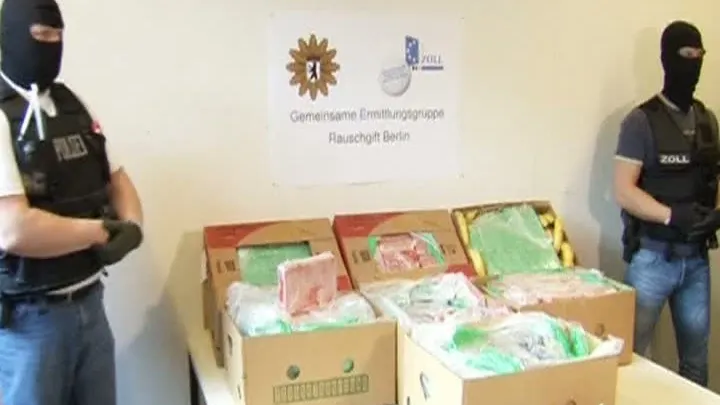 DESCOPERIRE uluitoare. Cocaină, livrată la supermaketuri în Berlin, în lădiţe de banane