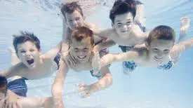 Ultima fiţă la grădiniţă. PISCINĂ ACOPERITĂ, pe banii părinţilor