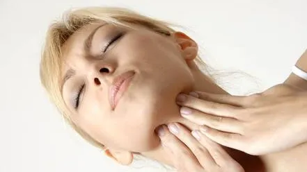 11 moduri de a VINDECA DUREREA DE GÂT fără medicamente