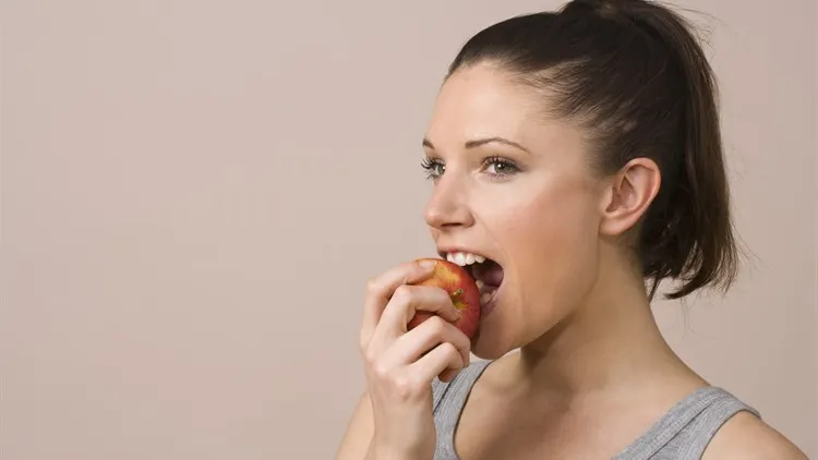Cum să-ți reduci senzația de foame și pofta de mâncare. 7 trucuri simple și eficiente