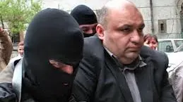 Interlopul Fane Căpăţână, judecat pentru că s-a dat drept poliţist de la Antidrog