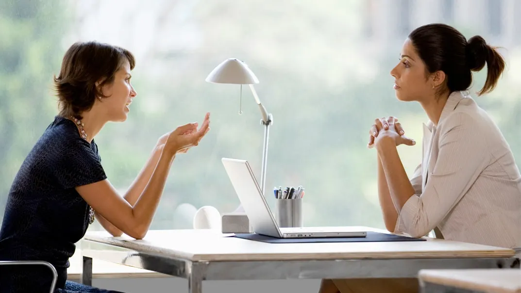 Interviu de angajare la Apple: Dacă ai livra pizza, cum te-ai folosi de o foarfecă?