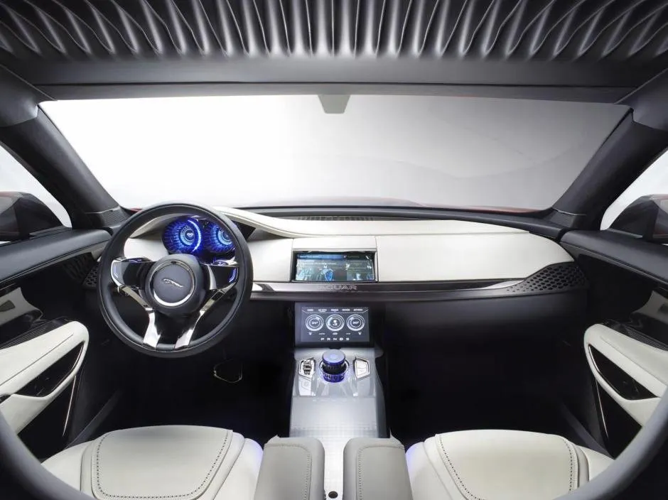 Jaguar C-X17: Conceptul care prefigurează primul SUV din istoria Jaguar