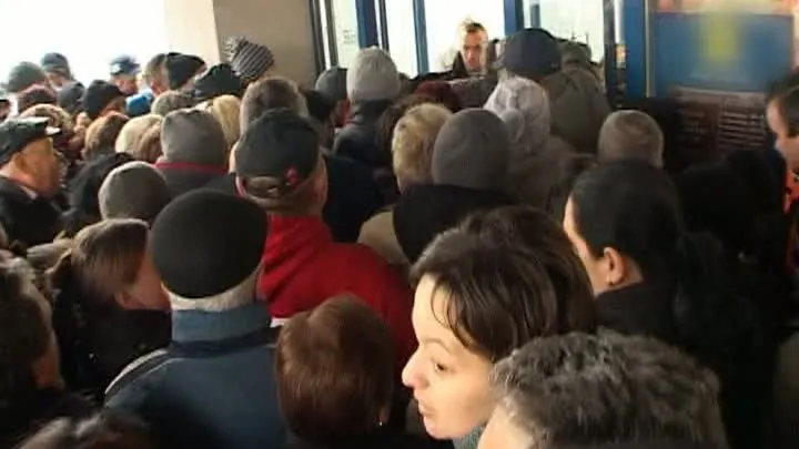 Imagini de groază la Lidl. Sute de oameni s-au călcat în picioare în cea de-a doua zi a anului