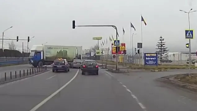 IMAGINI HORROR. A intrat cu maşina sub un TIR, la CLUJ! Accidentul a fost FILMAT