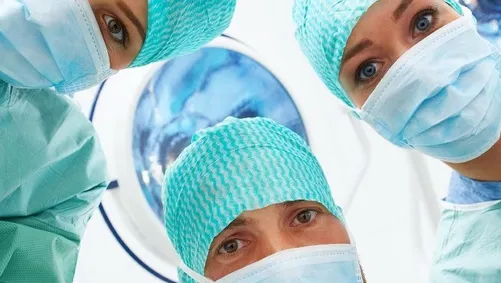 Adevăr cutremurător dezvăluit de un studiu. Mulţi medici chirurgi vor să se sinucidă
