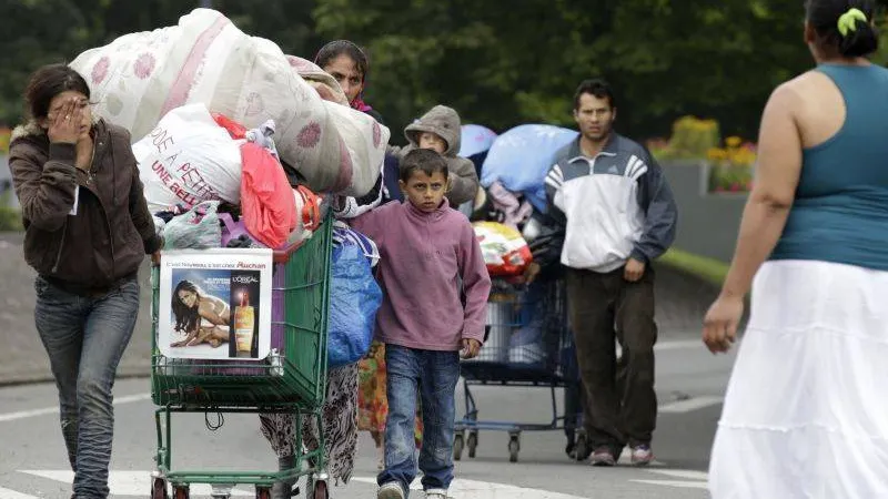 PROIECT EXPERIMENTAL. 80 de familii de romi aflate în Franţa ar urma să se restabilească în România