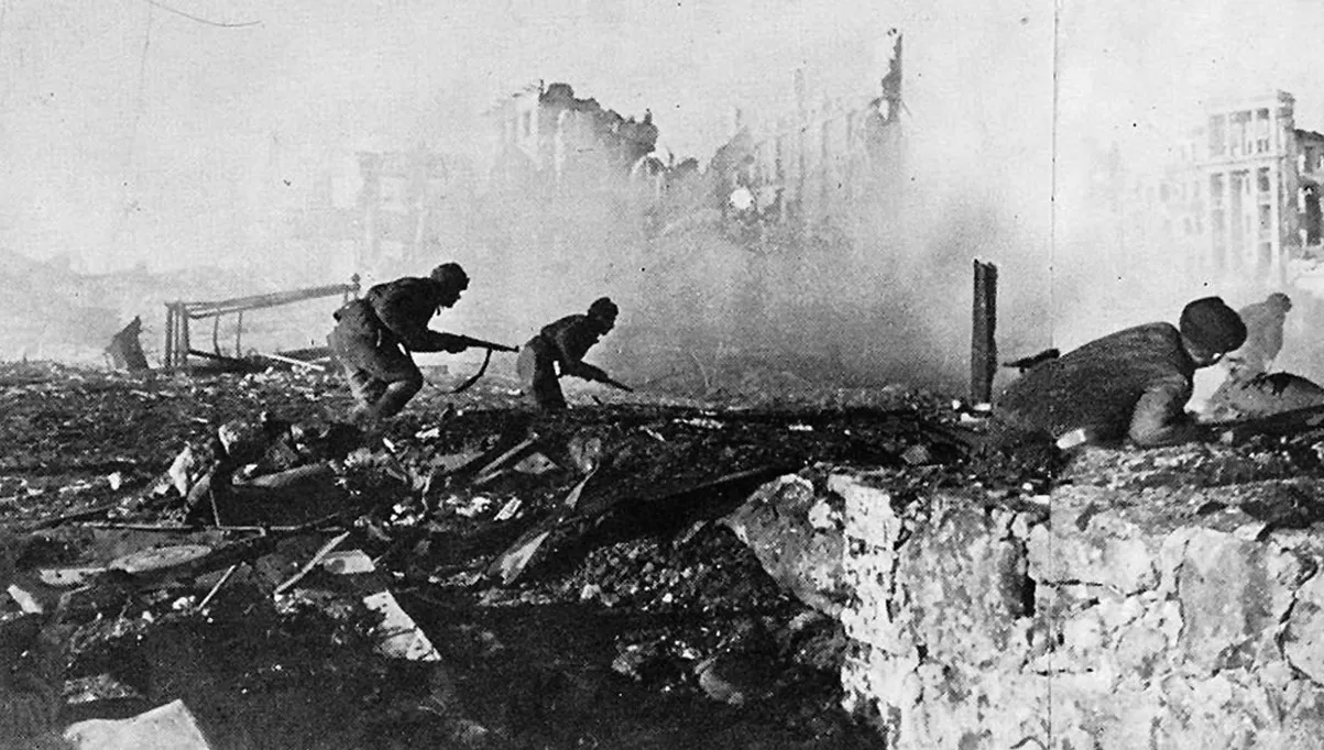 Cum l-au vândut generalii nazişti pe Hitler lui Stalin