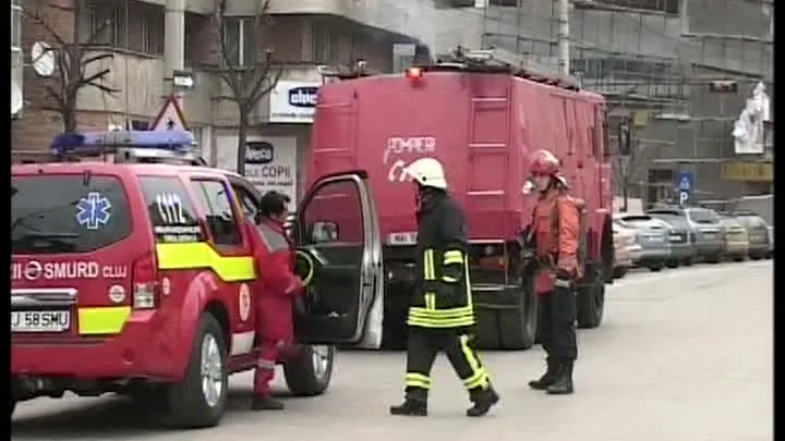 EXPLOZIE SUBTERANĂ în Capitală. O maşină a fost distrusă UPDATE