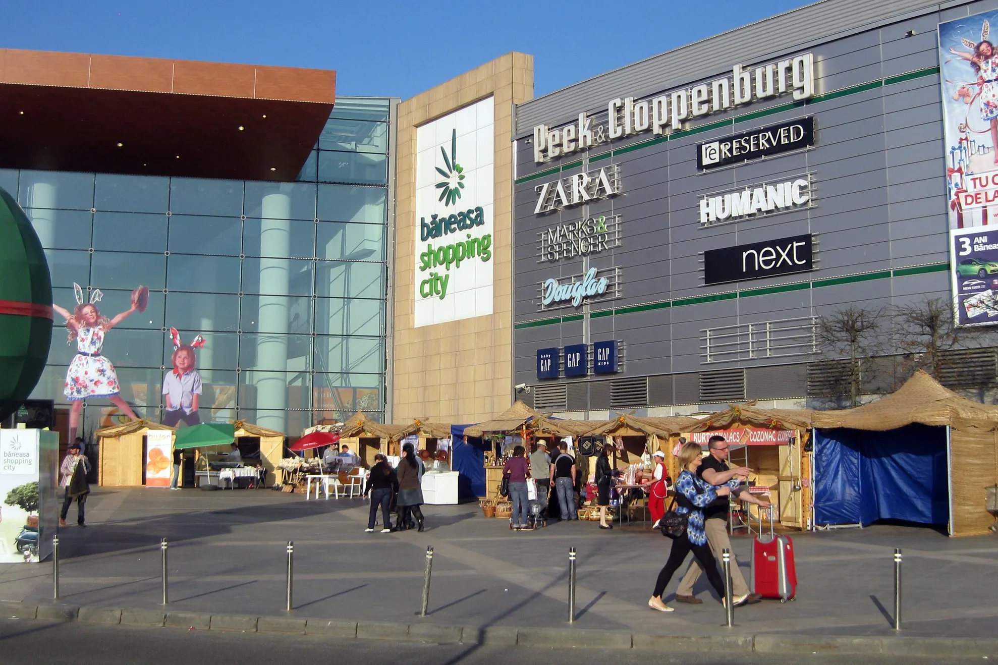 Un cunoscut retailer american de îmbrăcăminte vine în România