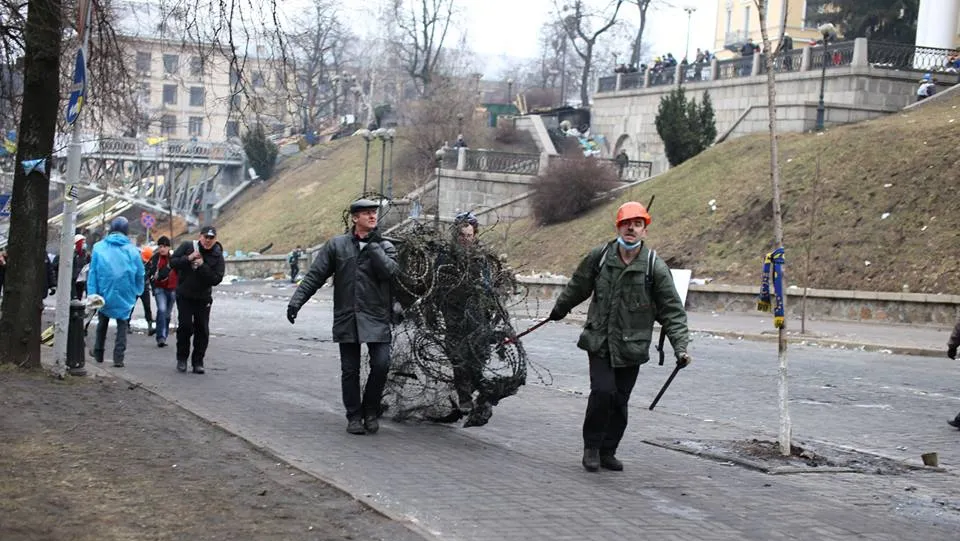 UCRAINA. "Sectorul de Dreapta" se mobilizează pentru a răspunde intervenţiei ruse