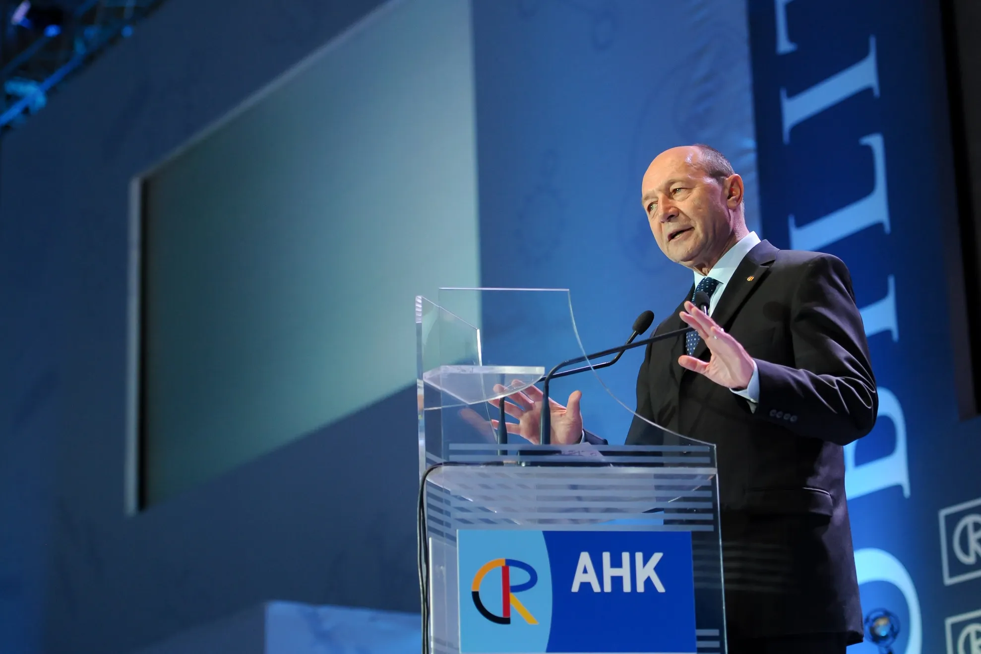 TRAIAN BĂSESCU: KLAUS IOHANNIS este un câştig pentru GUVERN, dar..
