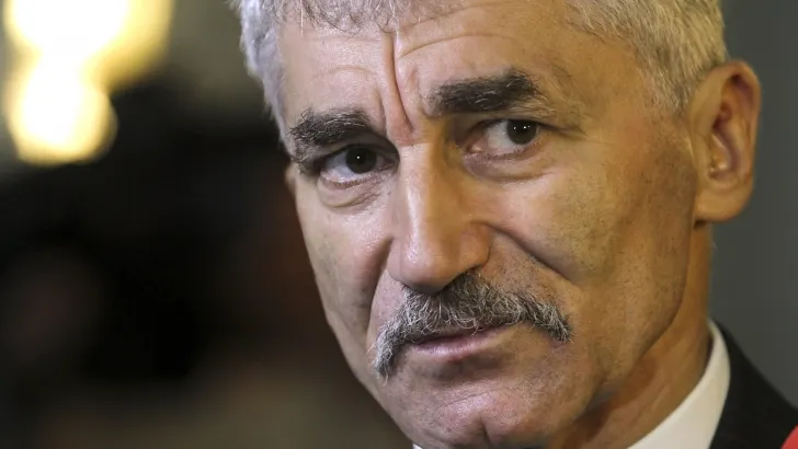 Oltean: Liderii politici ai puterii se poartă ca nişte oameni iresponsabili, drogaţi şi orbi