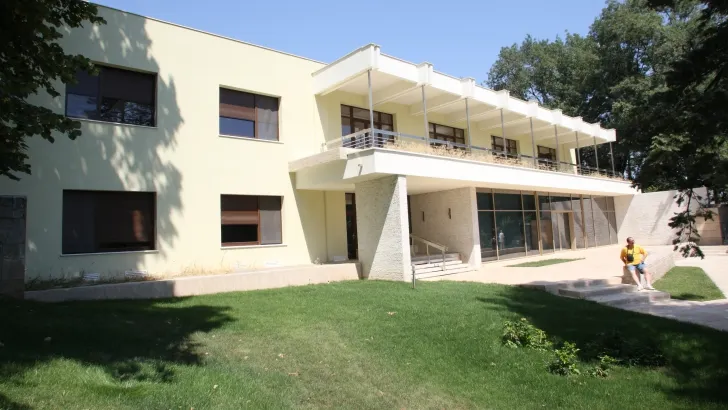 Senatul adoptă OUG care oferă posibilitatea închirierii Vilei Dante de către ambasada SUA