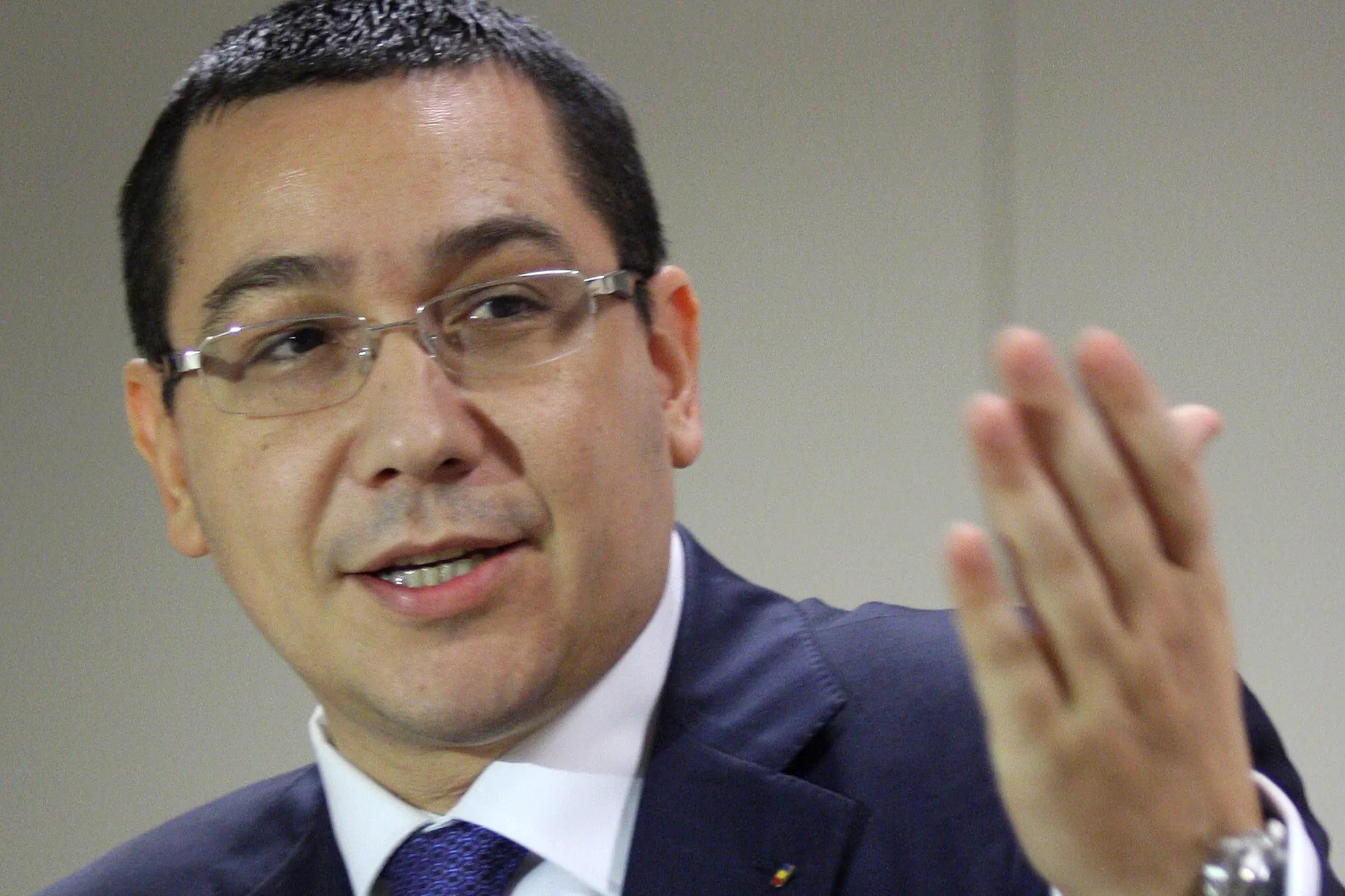 Ponta, la sediul BNR: Unde a scuipat boierul, eu am venit să felicit şi pentru echidistanţă politică