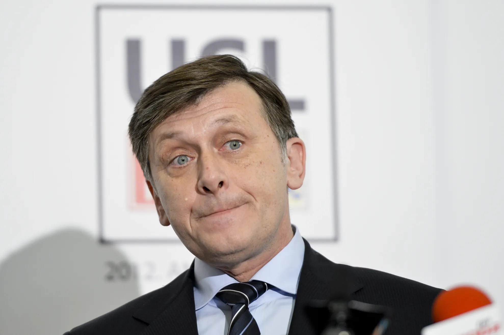 Antonescu: Opţiunea lui Ponta e clară, marţi decidem ieşirea din Guvern